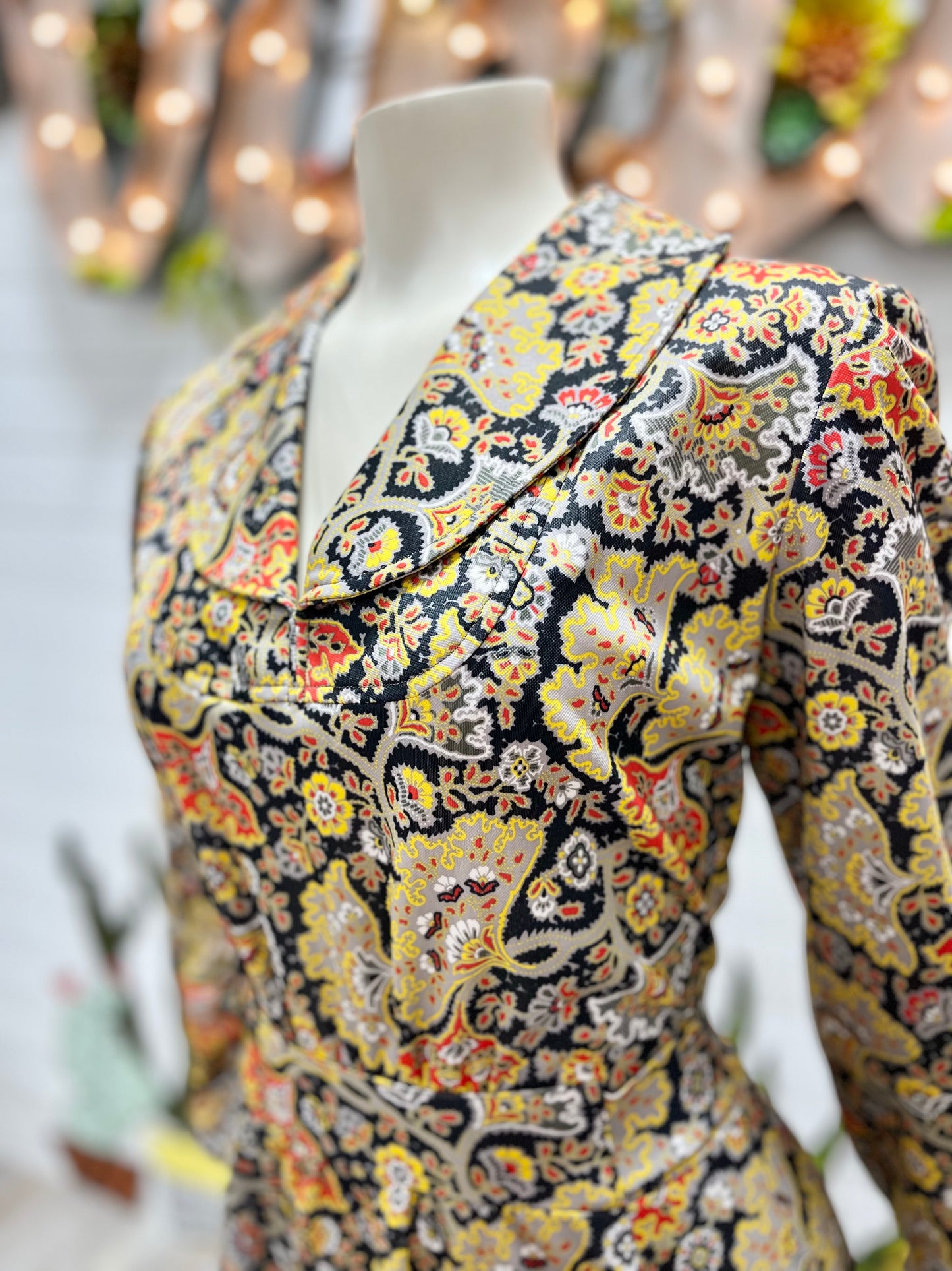 Vintage 70s Psychedelic Round Collar Button Cuff Mini Dress L
