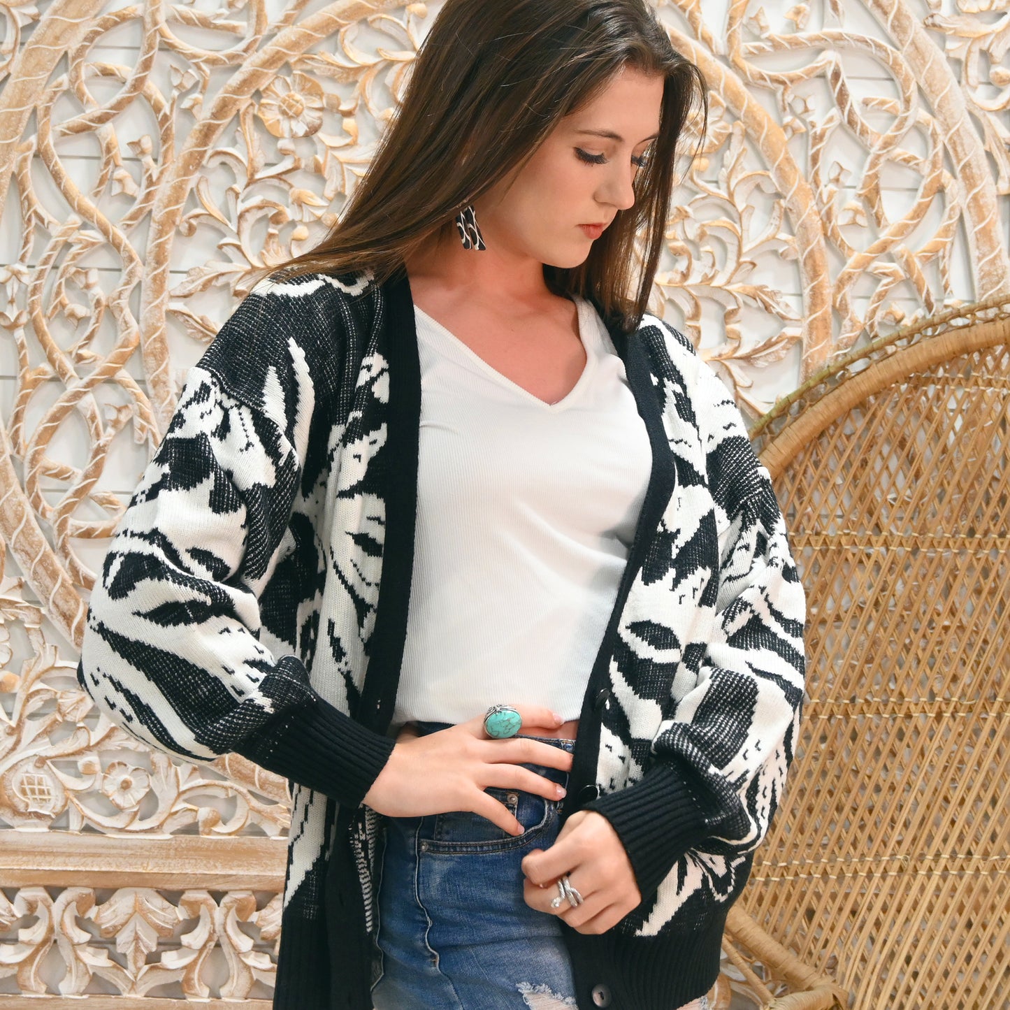 80s Gloria Vanderbilt Graphic Floral Black White Vintage Sweater