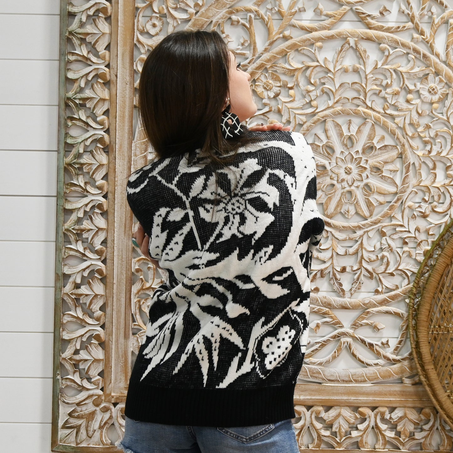 80s Gloria Vanderbilt Graphic Floral Black White Vintage Sweater