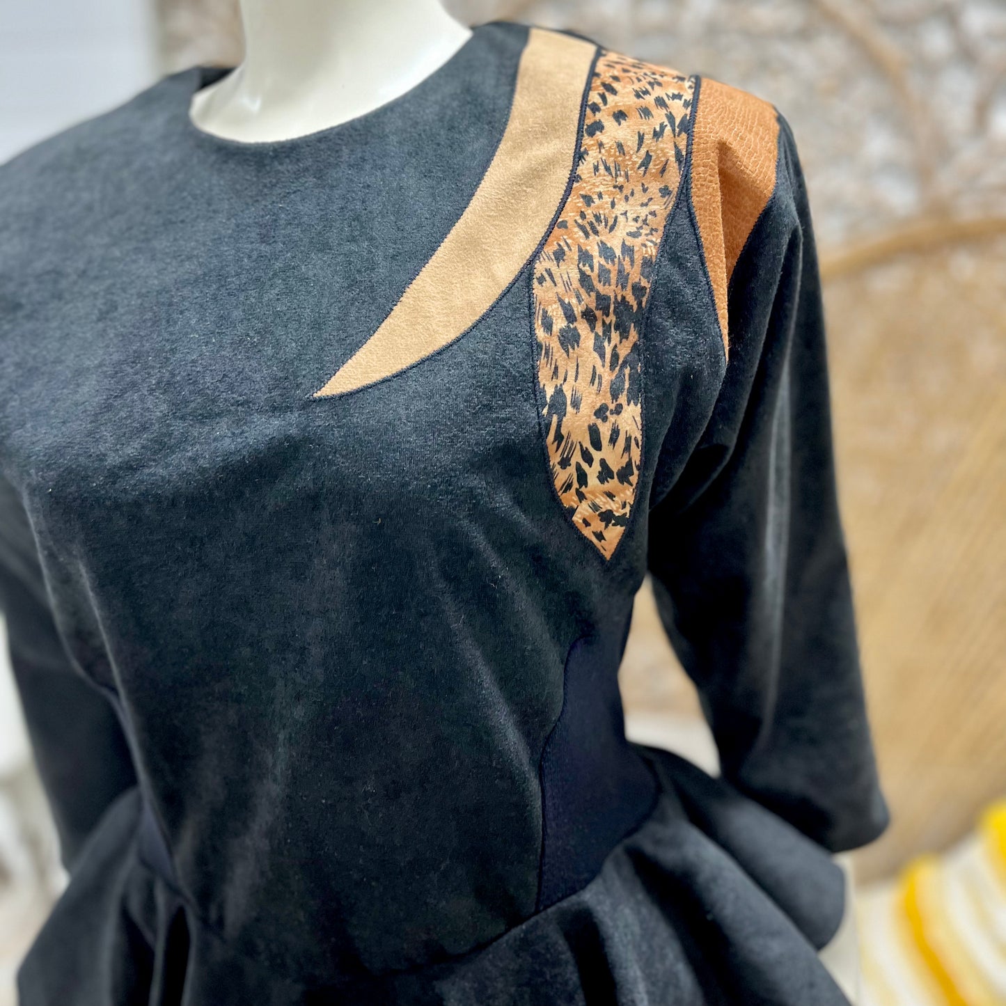 80s Vintage Peplum Animal Print Applique Dolman Mini Dress M/L