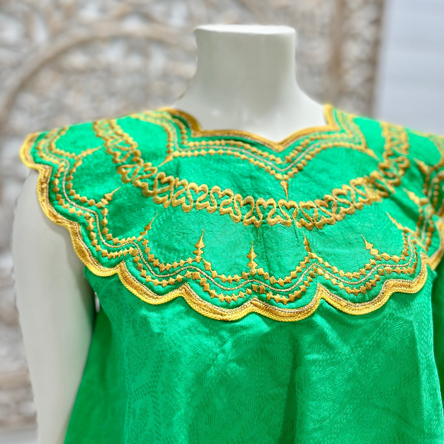Vintage 80s Gold and Green Scalloped Embroidered Crop Top M