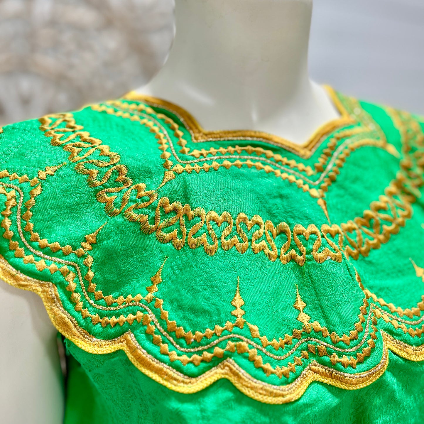 Vintage 80s Gold and Green Scalloped Embroidered Crop Top M