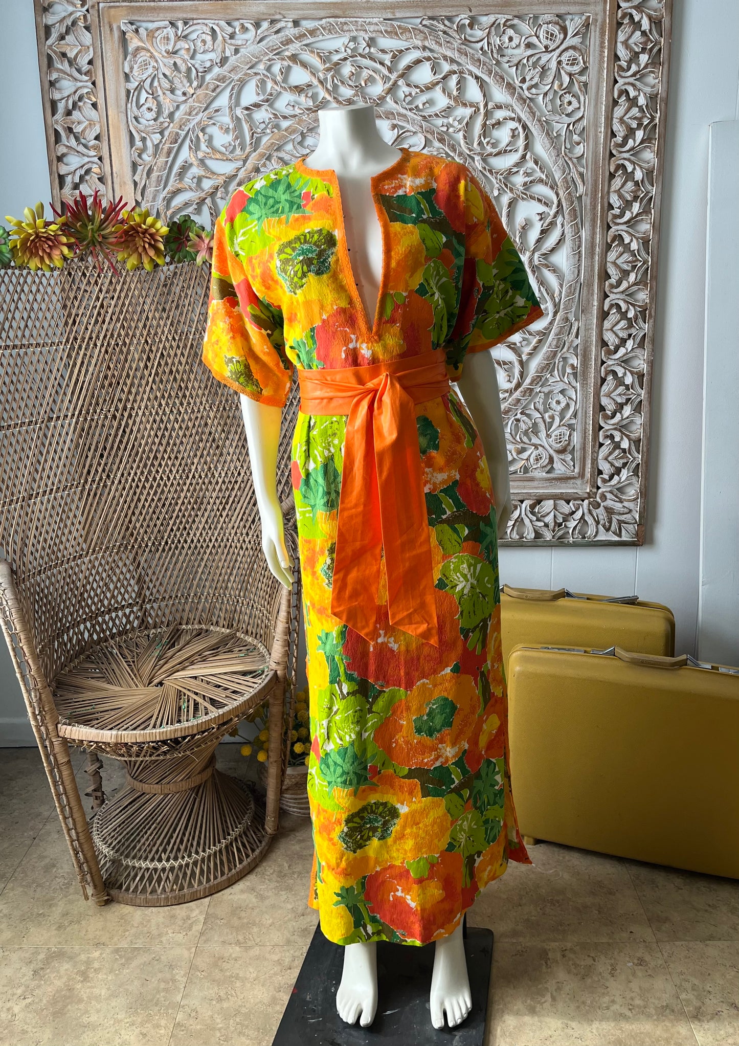 70s Hawaiian Hilo Style Hibiscus Floral Print Maxi Vintage Dress