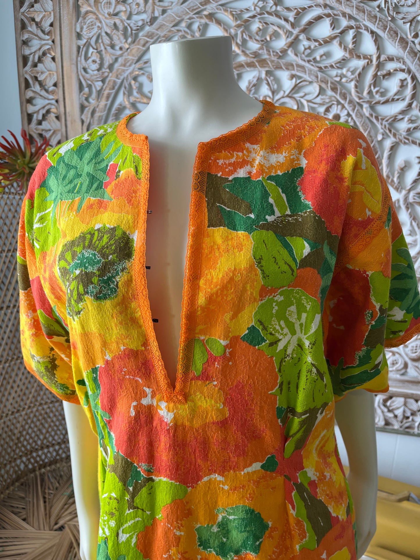 70s Hawaiian Hilo Style Hibiscus Floral Print Maxi Vintage Dress
