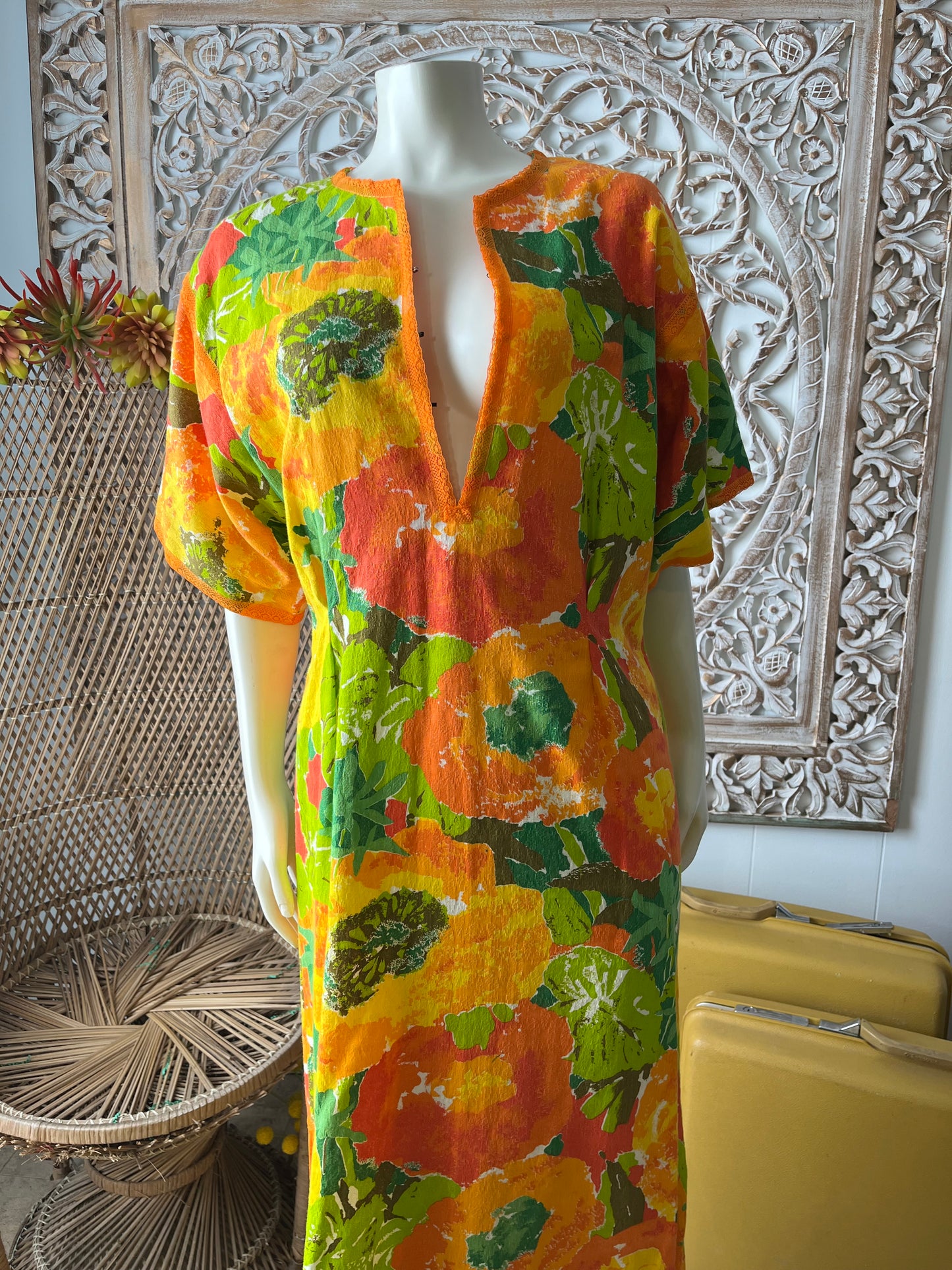 70s Hawaiian Hilo Style Hibiscus Floral Print Maxi Vintage Dress