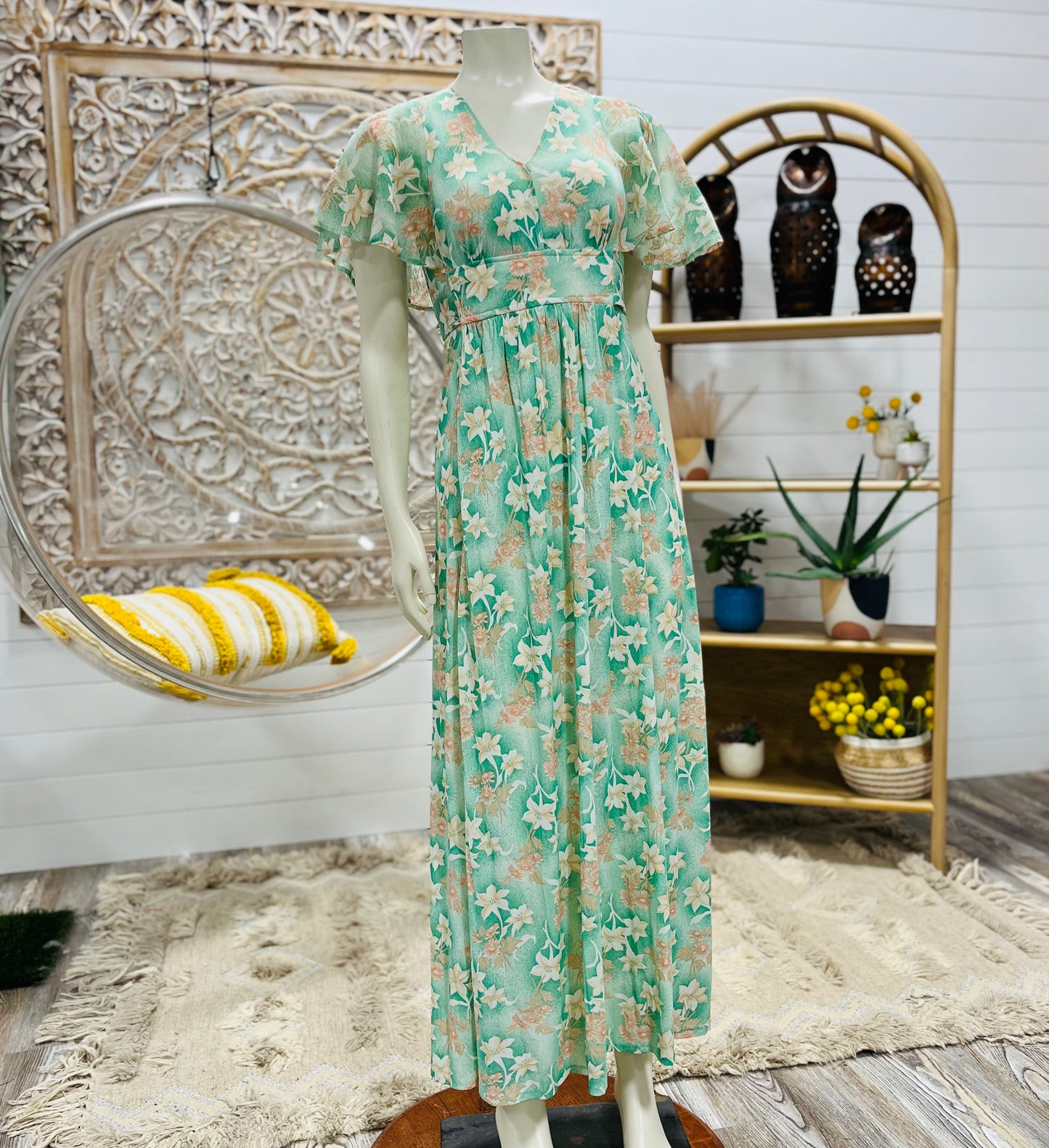 Vintage 70s Flutter Sleeve Spring Floral Print Mint Green Maxi Dress X rollwithitvintage Vintage 70s Flutter Sleeve Spring Floral Print Mint Green Maxi Dress X rollwithitvintage